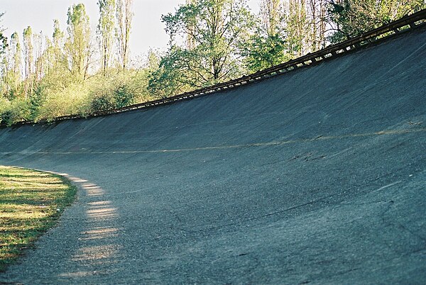 The Pista di Alta Velocità banking, 2003.