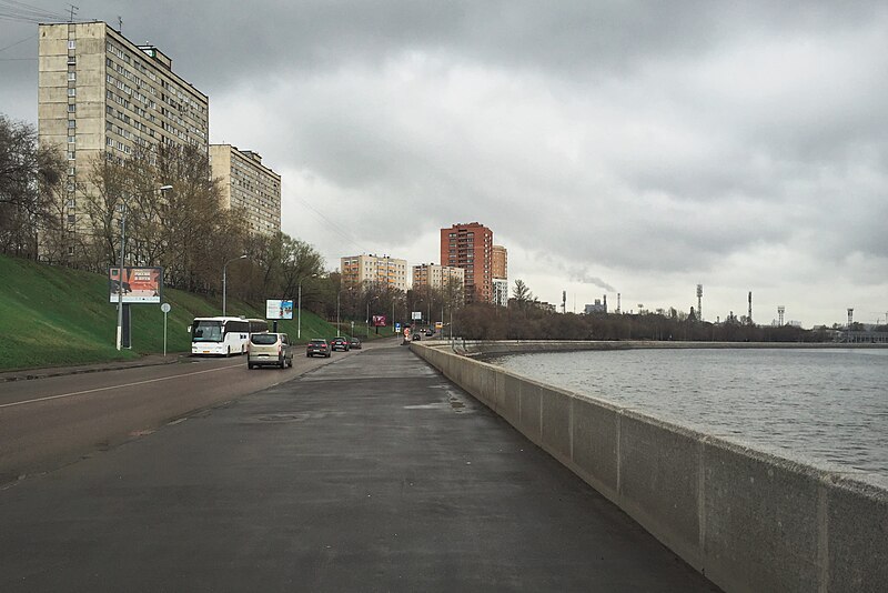 File:Moscow, Krutitskaya Embankment (30302703733).jpg