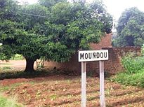 ムンドゥ市内入口の標識