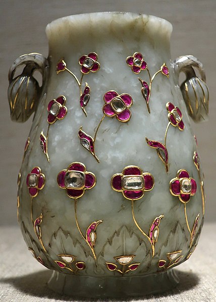 File:Mughal vase, 18th century, nephrite, Dayton Art Institute.JPG