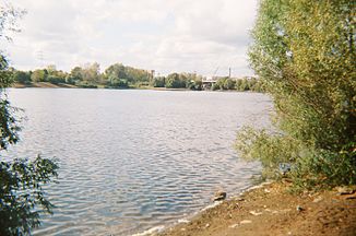 Blick auf den Muljanka-Fluss vom Anfang der Parkovij-Allee