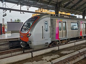 CRRC Puzhen trainset on Line 1 approaching Andheri station in 2019 Mumbai Line 1 metro rake.jpg