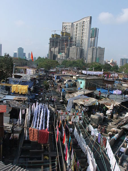 File:Mumbai contrasts.JPG