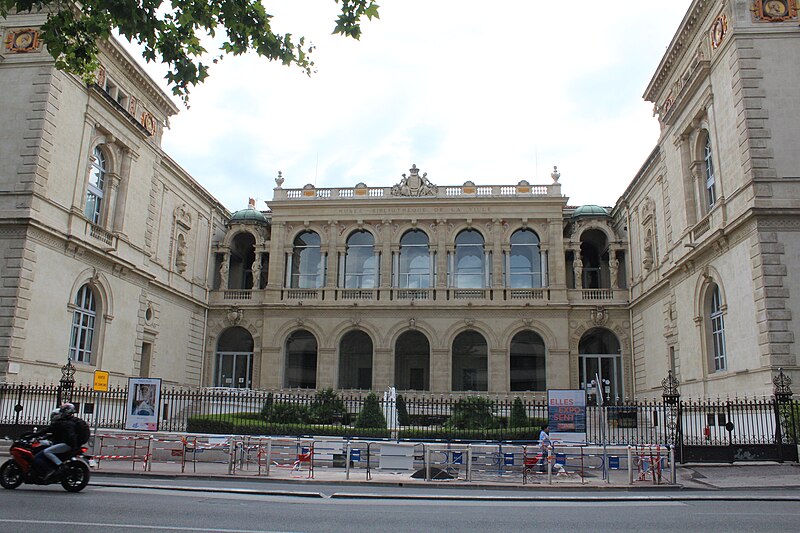 File:Musée Bibliothèque Ville Toulon 2.jpg