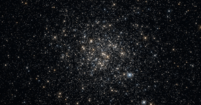 Галаксијата NGC 6355 видена со вселенскиот телескоп Хабл