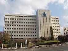 בניין נפתלי של הפקולטה למדעי החברה, אוניברסיטת תל אביב, מהבניינים הבולטים ברחוב