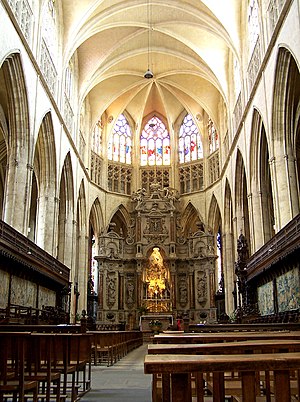 Nef de la cathédrale St Etienne.jpg