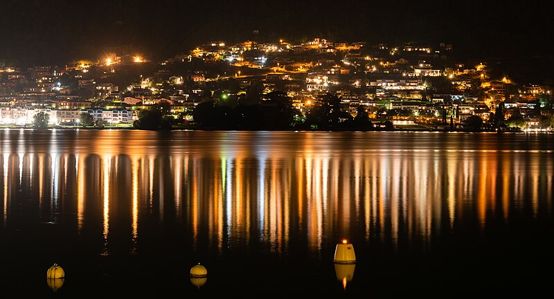 File:Night view of Sarnico (2).jpg