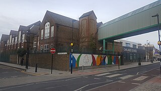 <span class="mw-page-title-main">Oaklands School</span> Community school in Bethnal Green, London, England