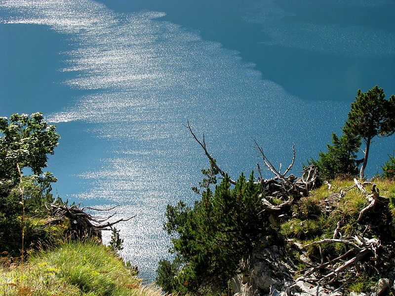 File:Oeschinensee1.jpg