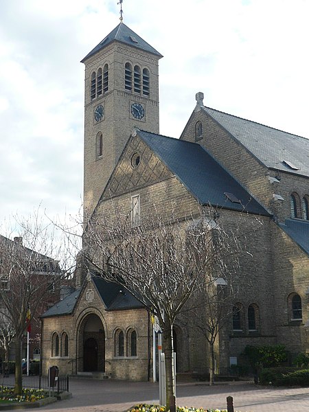 File:P1100852 Eglise O-L-V De Panne.JPG