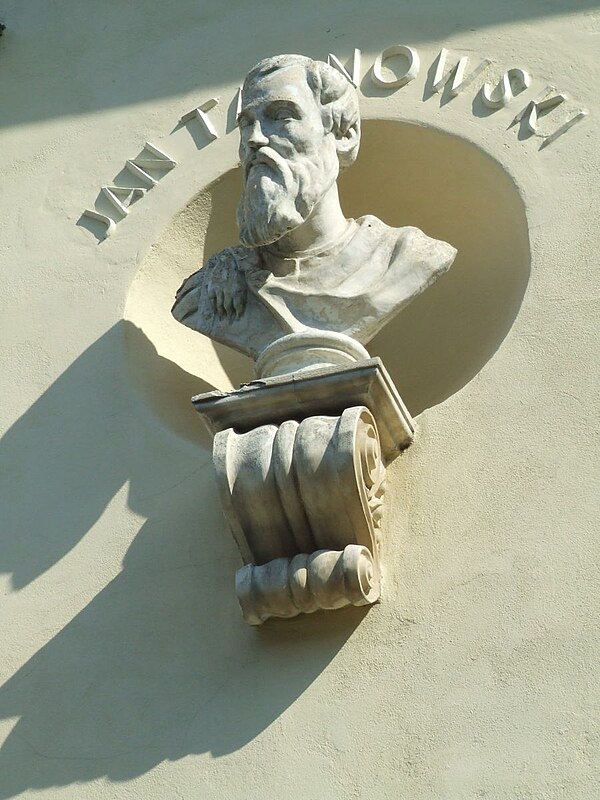 Bust of Tarnowski on the Krasiński Palace in Ursynów.