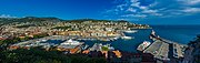 Panorama sur le port depuis la colline du château.