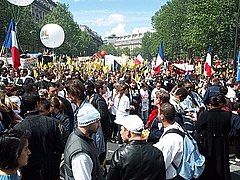 The 1 May 2002 Labour Day demonstrations for workers' rights included protests against Jean-Marie Le Pen.