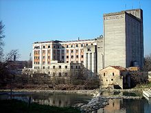 Lo stabilimento dismesso del Pastificio Ponte, abbattuto il 4 luglio 2009.