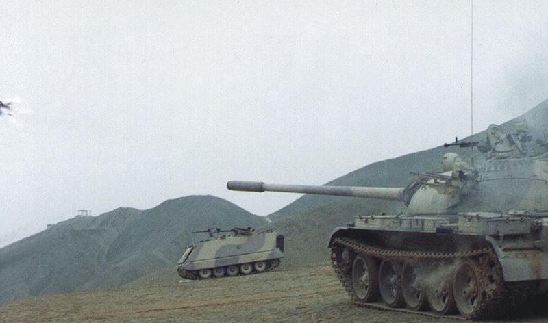 File:Peruvian T-55M1 Leon 1 and a M113.jpg
