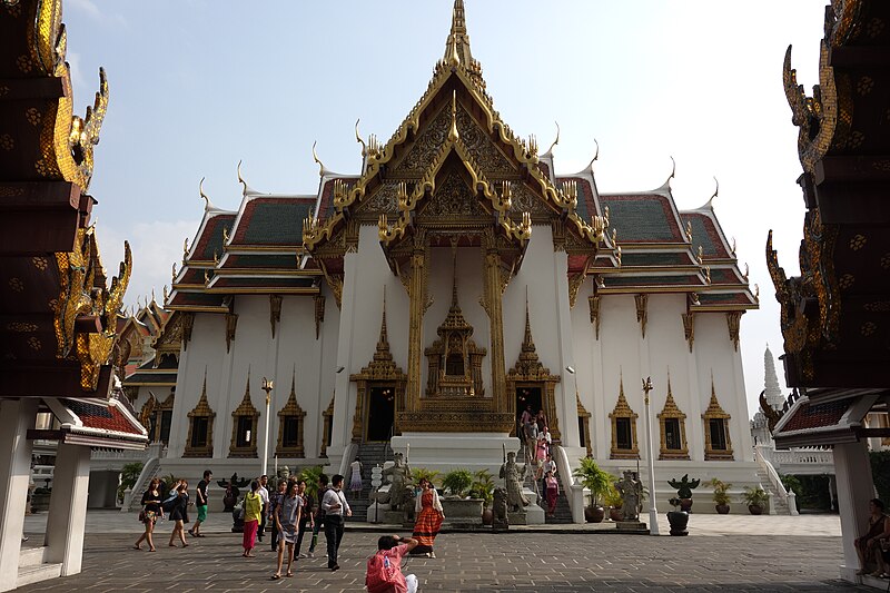 File:Phra Thinang Dusit Maha Prasat (พระที่นั่งดุสิตมหาปราสาท).JPG