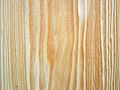 Το ξύλο της Καναρίου πεύκης είναι αρκετά γερό και χρήσιμο