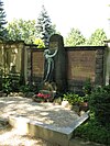 Plauen, Friedhof I, 30 grave families Karl Friedrich Wieprecht + John.JPG