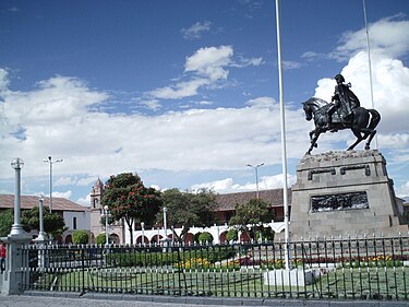 Monument to Mariscal Sucre in the Plaza de Armas of Ayacucho. Plaza de Armas - Ayacucho.JPG