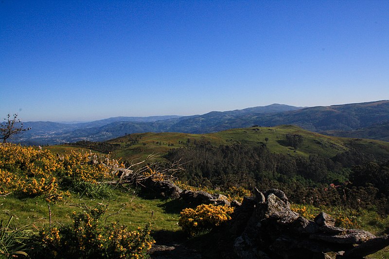 File:Portela, 4970, Portugal - panoramio (1).jpg