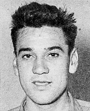 Photo d'un jeune homme souriant aux cheveux foncés.