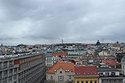 Čeština: Výhled z terasy na střeše pražského obchodního domu Quadrio během festivalu Open House Praha 2016.