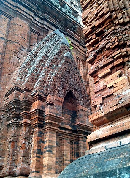 File:Quy-Nhon-Thap-Doi-Cham-Towers.jpg