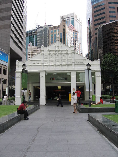 File:Raffles Place MRT Interchange Station Entrance 2, Dec 05.JPG