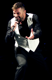 Ricky Martin in performance (2011) (kırpılmış) .png