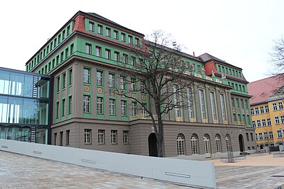 So kommt man zu Romain-Rolland-Gymnasium mit den Öffentlichen - Mehr zum Ort Hier