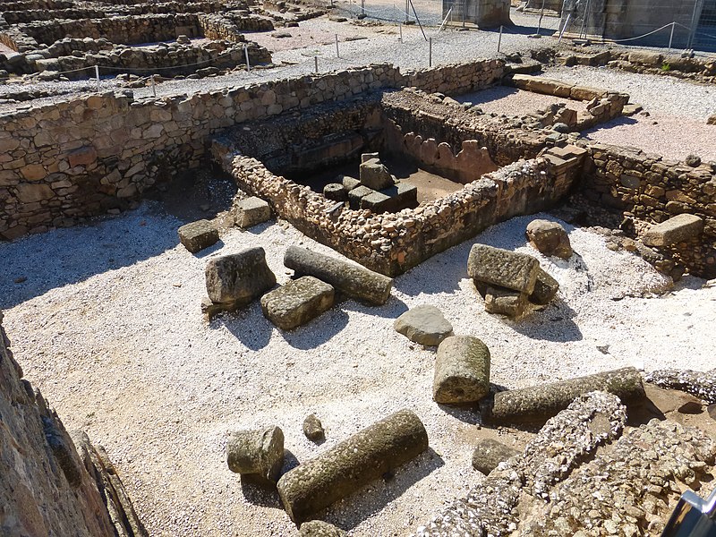 File:Ruínas Romanas de Cáparra, construcción romana.jpg