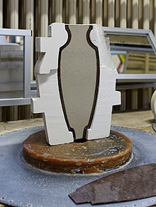 Half a mould showing half of a solid cast piece Sevres - grand coulage 11.jpg