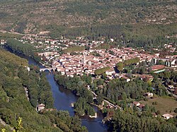 תמונה אווירית של נהר הארייז' בעוברו ליד הכפר Saint-Antonin-Noble-Val