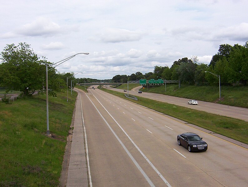 File:Sam Cooper Blvd Ped E 2.jpg