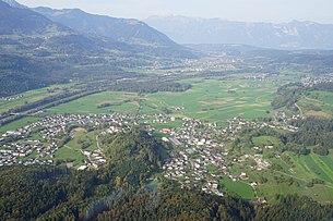 Luftbildaufnahme der Gemeinde Schlins von Osten