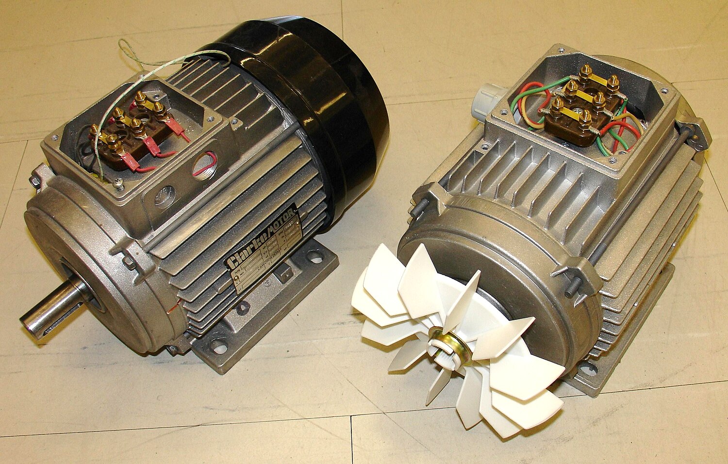 Solved] A slip ring induction motor runs at 290 rpm on full load when... |  Course Hero