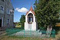 English: Shrine in Smołdzino. Polski: Kapliczka we wsi Smołdzino.