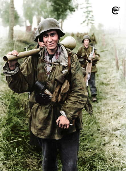 File:Soldier with a Panzerfaust from the Panzer Division Hermann Göring smiling to the camera, Russia, 1944. (37342442900).png