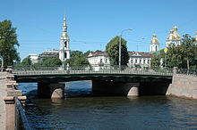 Pont Staro-Nikolskii Saint-Pétersbourg en aval.jpg