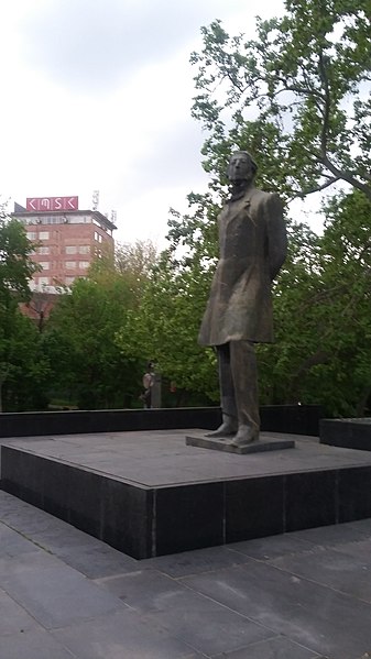 File:Statue of Mikael Nalbandyan, Yerevan 34.jpg