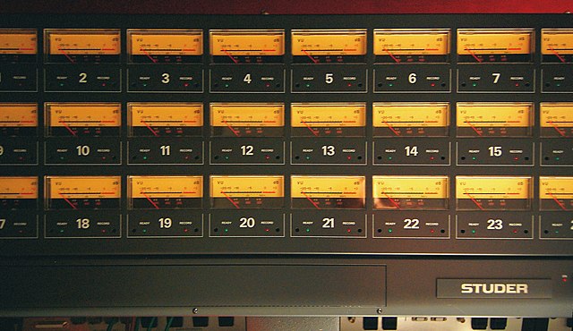 File:Studer A 827 analog 24track Multichannel Recorder, meter 