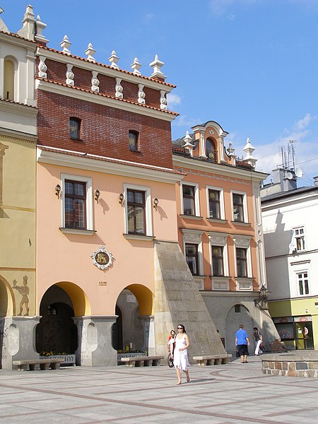 File:Tarnów Rynek kamienica.jpg