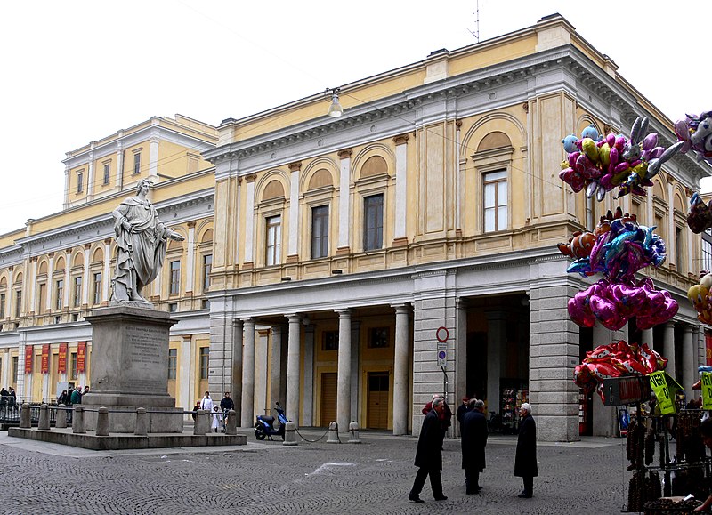 File:Teatro Coccia Novara 2.jpg