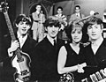 McCartney, Harrison, cântăreața pop Lill-Babs și Lennon pe platoul emisiunii suedeze Drop-In, 30 octombrie 1963