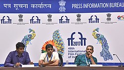 Director Prithvi Konanur (center), at IFFI (2017) The Director of the film MAZA BHIRBHIRA (Marathi) Vivek Wagh and the Director of the film RAILWAY CHILDREN (Kannada) Prithvi Konanur, at a press conference, during the 48th International Film Festival of India (IFFI-2017).jpg