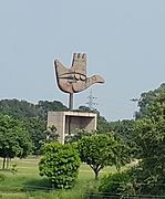 El monumento de la mano abierta