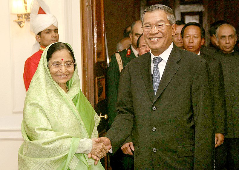 File:The Prime Minister of the Kingdom of Cambodia, Mr. Samdech Hun Sen called on the President, Smt. Pratibha Devisingh Patil, in New Delhi on December 08, 2007.jpg