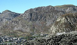 The dramatic incline from Nyth y Gigfran Quarry - geograph.org.uk - 582137.jpg