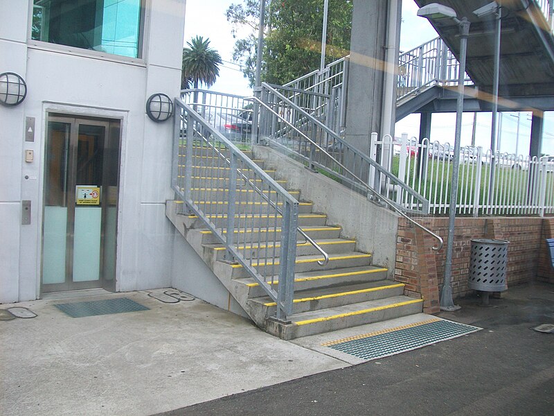 File:Thornton railway station exit.jpg